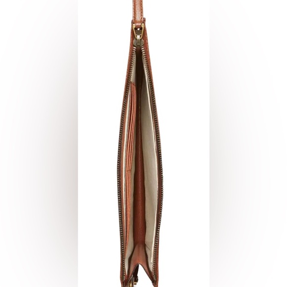 Gucci NY Yankees Patch Pouch Unisex - Picture 3 of 12